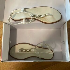 Banana republic off white with gold detail size 6 sandal , worn  1-2 times